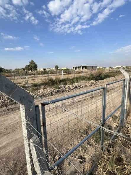 السلام عليكم ورحمة الله وبركاته 
بعد التوكل على الله
1000م طابو زراعي عقد 25
موقع ممتاز  / متوفر /كهرباء/ماء
قرب مجمع السكني الجديد وقرب مجمع الماء الكبير
*********** عماد هيثم للعقار
