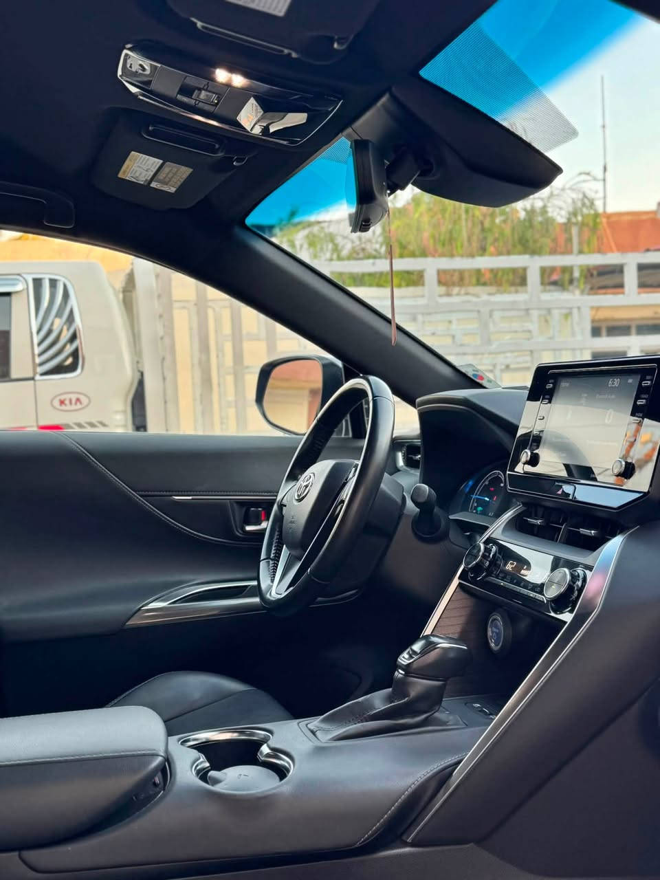 السلام عليكم
‏ TOYOTA VENZA💙
تويوتا - فينزا .. XLE
 محرك 2.500 هايبرد 
ماشية 74km
بصمة 
تحديد مسار 
كاميرا خلفية 
رادار امامي 
حساسات 
داخل اسود 
كشنات جلد 
كشن سائق كهرباء 
كشن سكن كهرباء 
 المقاعد تدفئة  تبريد 
⚠️ (الأضرار)
بنيد بارد محدد - باب السائق بارد محدد - باب خلف السائق صبغ .
بدون شواصي✅ 
 بدون دواخل ✅
صور الضرر داخل المنشور 
رقم الشاصي JTEAAAAH6NJ110415
السيارة جديدة طخم تايرات ما تصرف عليه دينار 
السعر  $ 205 وبي مجال 
ملاحظة نقد فقط وبدون مراوس 

للأستفسار أتصل *********** 
ناحية الزاب
