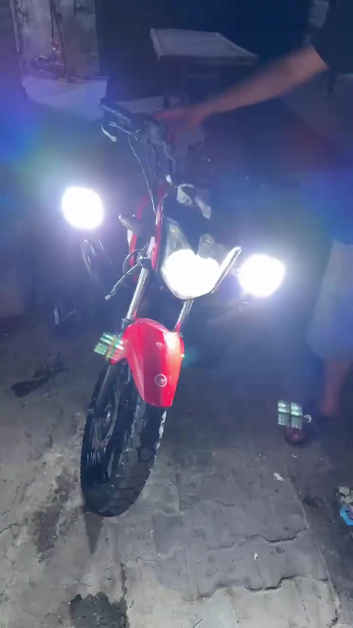 السلام عليكم دراجة rk 150cc
موديل 2023 مرقم الرقم بأسمي بس السنوية ضايعة تكدر طلعهة من شركة عجلة الخليج 
مجفتة مرة وحدة تجفيت وكاله مال شركة يعني جديدة 
مكاني شارع الكفاح 
السعر ع الرقم ***********

