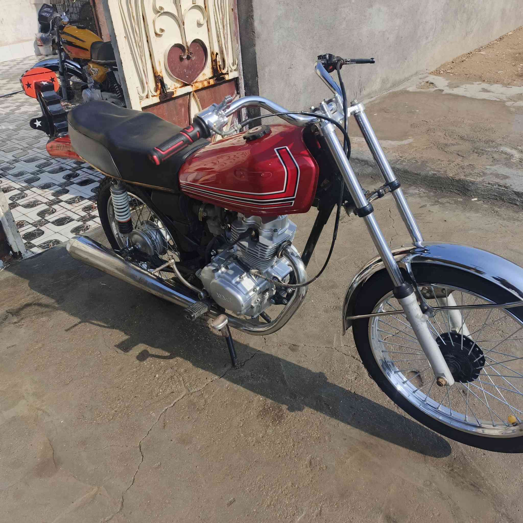 السلام عليكم دراجه  أدوات  نامه شلامجه 21 ما مفتوح تعميره 26 دراجه كامله مكمله مانقصها برغي المكان بصره قضاء المدينه منطقه أم الشويج السعر 625وبيه مجال الرقم***********
