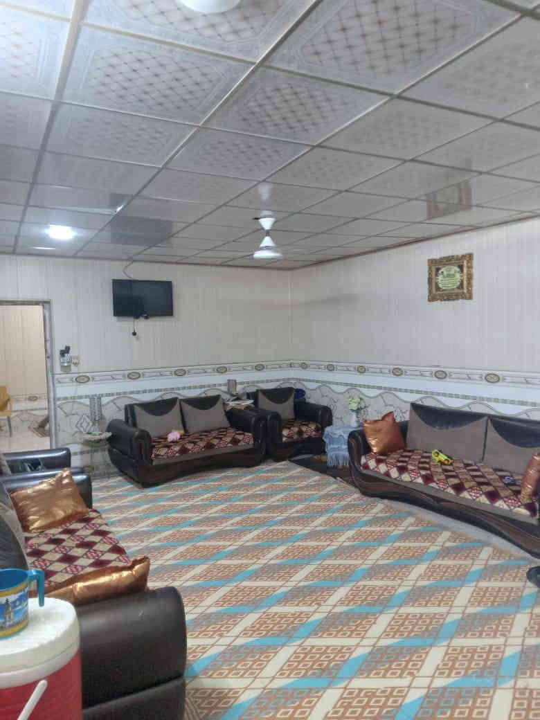 بيت زراعي للبيع مساحه ١٢٠ م يتكون من غرفه. وصاله ومطبخ وصحيات بيت البناء قديم بس مرمم مرتب جاهز للسكن.  
العنوان.  الناصريه.  منطقة الثوره نهاية السوق للاستفسار اكثر ت ***********:
مكتب الياسري للعقار 
السعر المعروض للبيع ٥٠ مليون مع المجال البسيط
