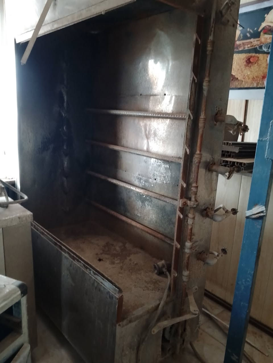 غراض مطعم للبيع  شوايه كص جديده فقط مكصوصه البواري مالتها وشوايه دجاج وميزين طعام وطباخ ٤عيون 
كلمن وسعره مكاني كوت


**إذا كنت صاحب هذا الإعلان وتريد حذفه لأي سبب، رجاءا أرسل رسالة إلى الدعم الفني**