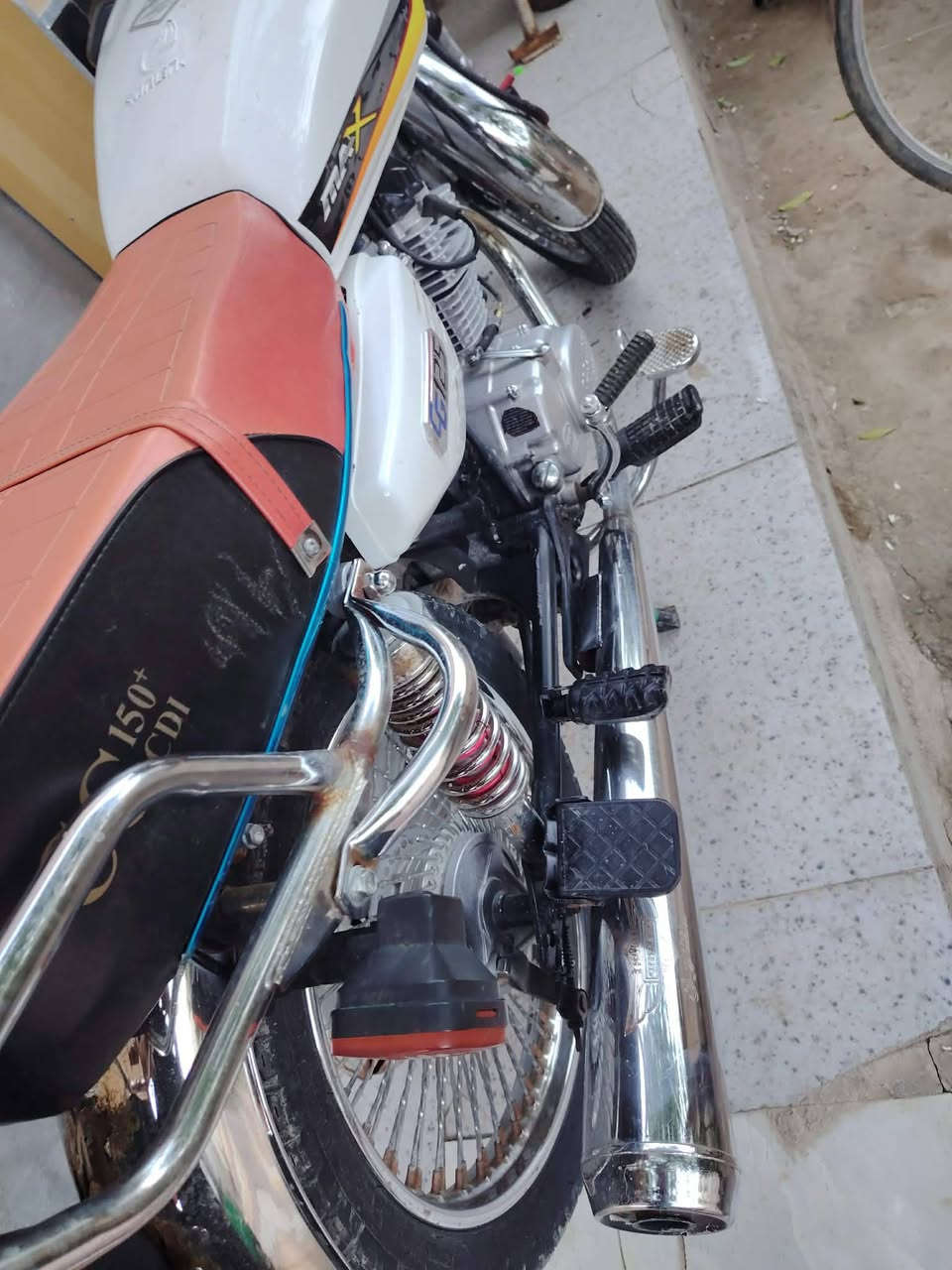 دراجة نارية للبيع بسعر 450 الف وبيه ارواق اصوله موديل 23  مكاني بالحمزة الغربي هذا رقم بيه واتساب ***********
