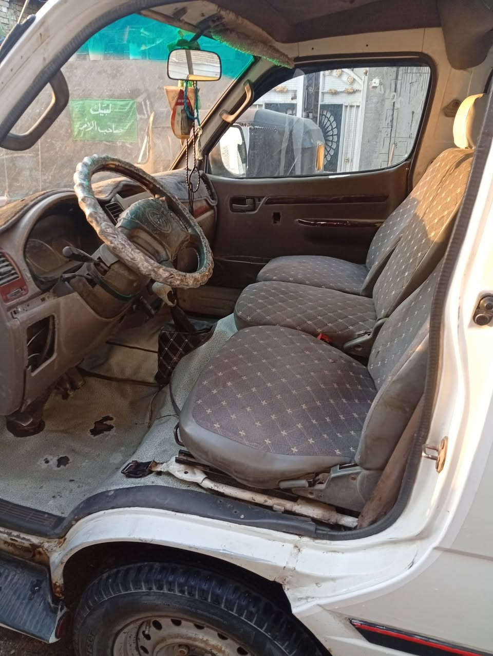 للبيع 
كيا فتون موديل 2014  سيارة باسمي مصفره هيئة وغرامات سنوية لل 2027 
السعر 75 وبيها مجال 
الاستفسار ***********
