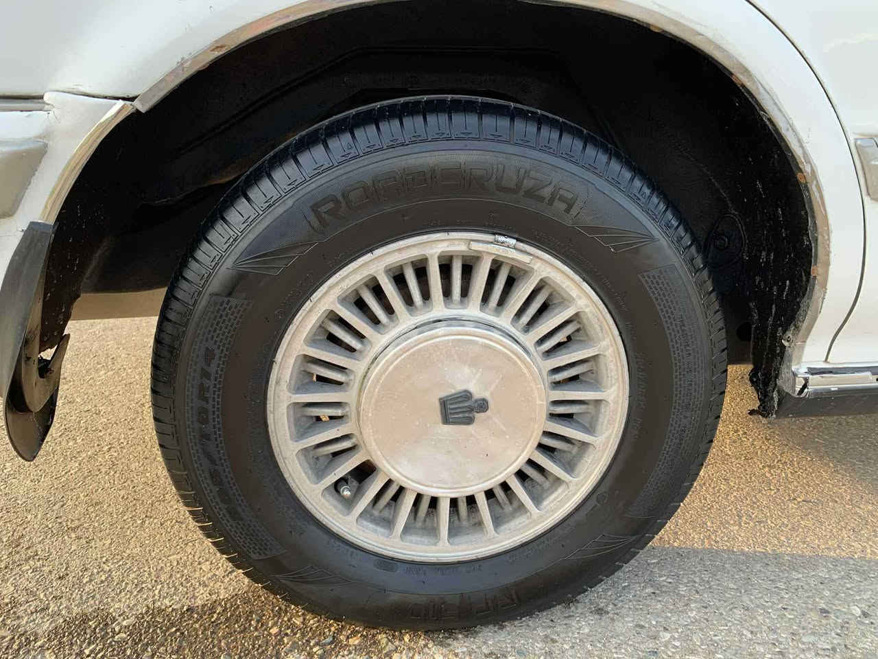 سوپه ر سيدان ١٩٩٠ ئارمي پلاستيكي سليماني ئارمي تازه يه بيكه به ناوي خوته وه  سه رفو دوكه  لو بوخاري نيه  مه كينه ي تازه ته شفيته  سه لاجه يه  تايه ي تازه يه ته بريد بي نوقساني بي ته قه و ره قه سه ياره كه زور لوكه  سيعري ٣٨  گه لاو معامه له   مه كينه ي بيلاد  ***********  
مشته ريت ته له فون بكه السليمانية, العراق
