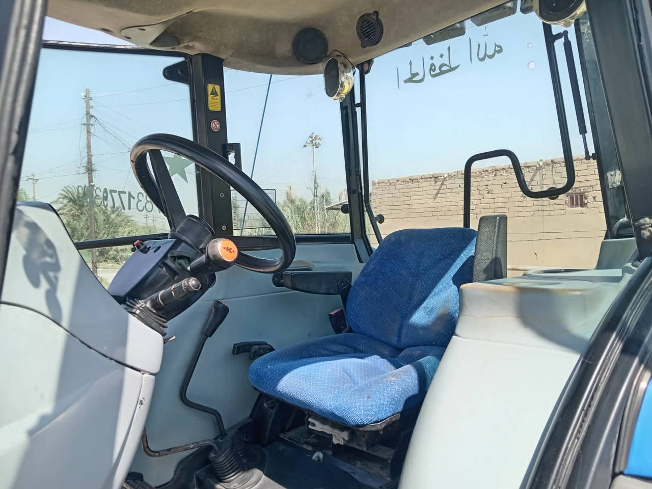 للبيع نيهولند موديل 2012 جاهزه من كلشي  مكان نجف  24 وبيه مجال ***********
