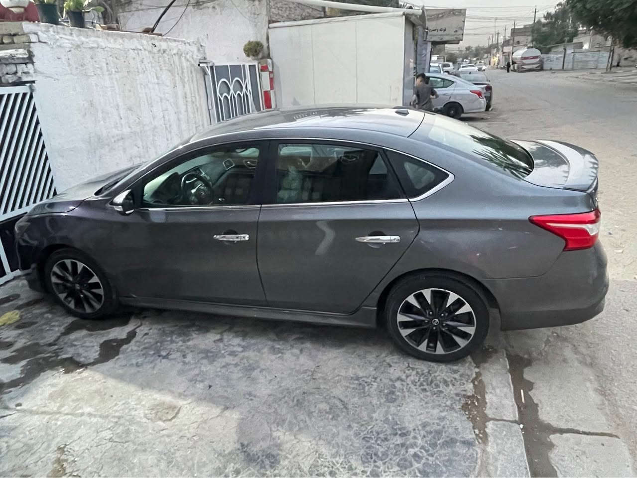 السلام عليكم نيسان سنترا 2019 فول بصمه ما عده الفتحه حادث خفيف بدون دواخل وبيها بارد قليل رقم وهزه جديد تحويل مباشر 
مكانيّ بغداد الشعب ***********السعر 105وبيهك مجال حك الجيه
