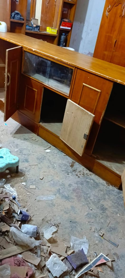 بوفيه صاج كبيره تفصال نظيفه جدا خمسه ميل خلف ساحة الصلاة قرب مدرسة بور سعيد  السعر ١٢٥


**إذا كنت صاحب هذا الإعلان وتريد حذفه لأي سبب، رجاءا أرسل رسالة إلى الدعم الفني**