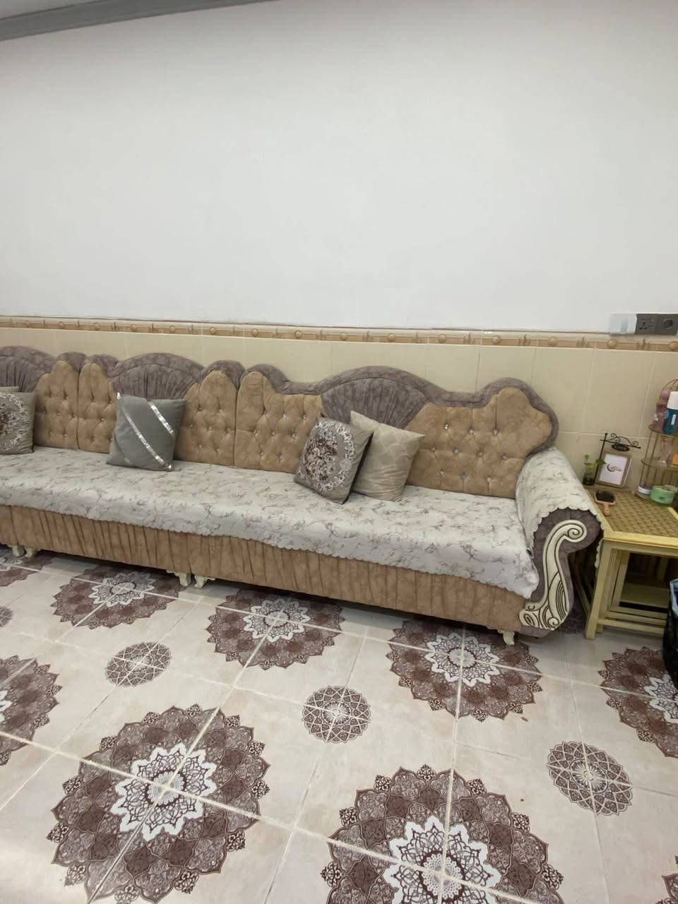 ديوان 5 أمتار ونصف كلش نظيف مستعمل قليل كلش ما بي عيب سعره 350 الف للتواصل ***********
