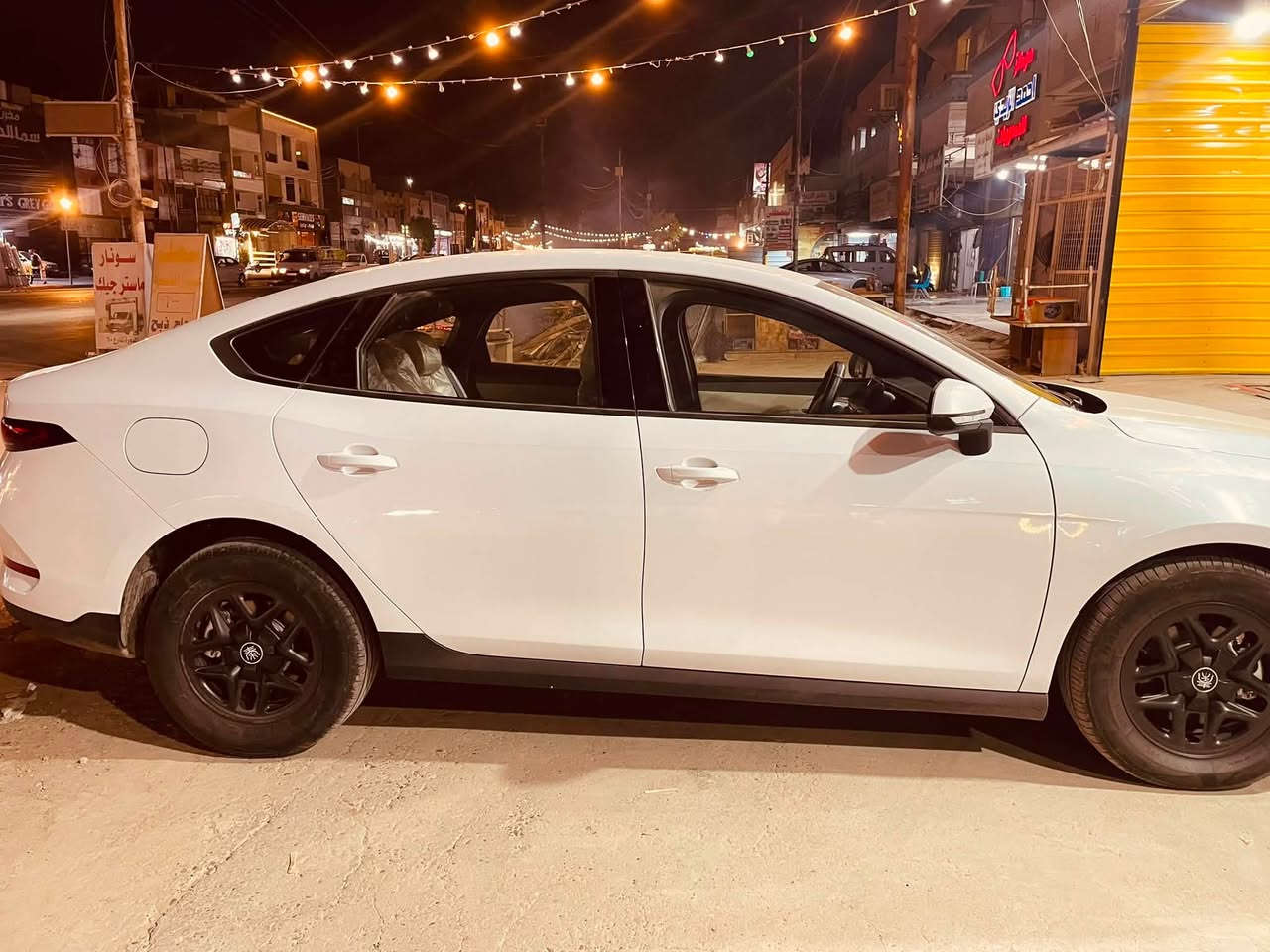 Byd موديل 2025 للبيع فقط كفاله عامه من اي شي رقم بغداد مميز داخل لون بيجي مغلفه ارضيه وجنطه واظافه 
تغليف فايبر كلاس اسود وجوزي مطعم الابواب ودركه 
دشبول خلفي امامي ودشبول وسطي 
عداد كهرباء مع مكينه 2800الف
السعر 18400
بغداد
***********
