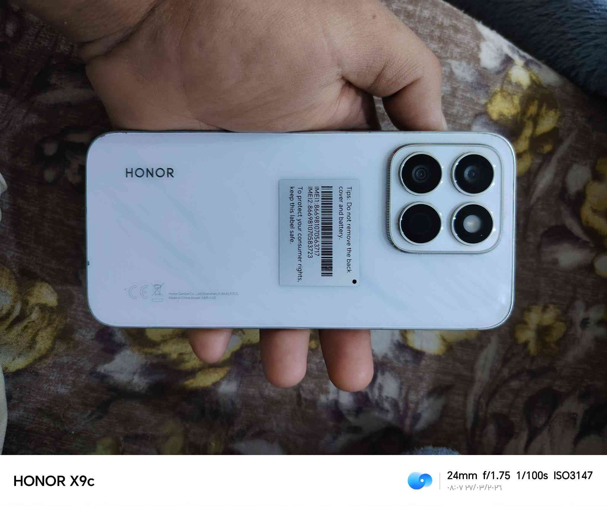 سلام عليكم للمراوس  *HONOR X8c نسخة 512GB* مامفتوح نهائيا كامل لملحقات. ملاحضه لفطور لي بلمبايل هاي بلزكه سعر 225

*المعالج*: Snapdragon 685 ثماني النواة بتقنية 6 نانو
*الرام*: 8 جيجا
*التخزين*: 512 جيجا داخلي، وما يدعم ميموري خارجي 5286f173

*الشاشة*:
- 6.7 بوصة AMOLED بدقة FHD+ 1080x2412
- معدل تحديث 120Hz وسطوع يوصل 2800 شمعة 5286f173

*الكاميرات*:
- خلفية ثنائية: 108 ميجا أساسية مع OIS + 5 ميجا واسعة
- أمامية: 50 ميجا
- تصوير فيديو 1080p @ 30fps f173

*البطارية*: 5000mAh مع شحن سريع 35W f173

*النظام*: أندرويد 15 مع واجهة MagicOS 9 f173

*باقي التفاصيل*:
- بصمة تحت الشاشة + Face Unlock
- مقاوم للغبار ورذاذ الماء IP64
- الوزن 174 غرام وسمك 7.1mm
- الألون، أبيض، 56bdf173

النسخة 512GB تجي رام 8GB فقط


**إذا كنت صاحب هذا الإعلان وتريد حذفه لأي سبب، رجاءا أرسل رسالة إلى الدعم الفني**