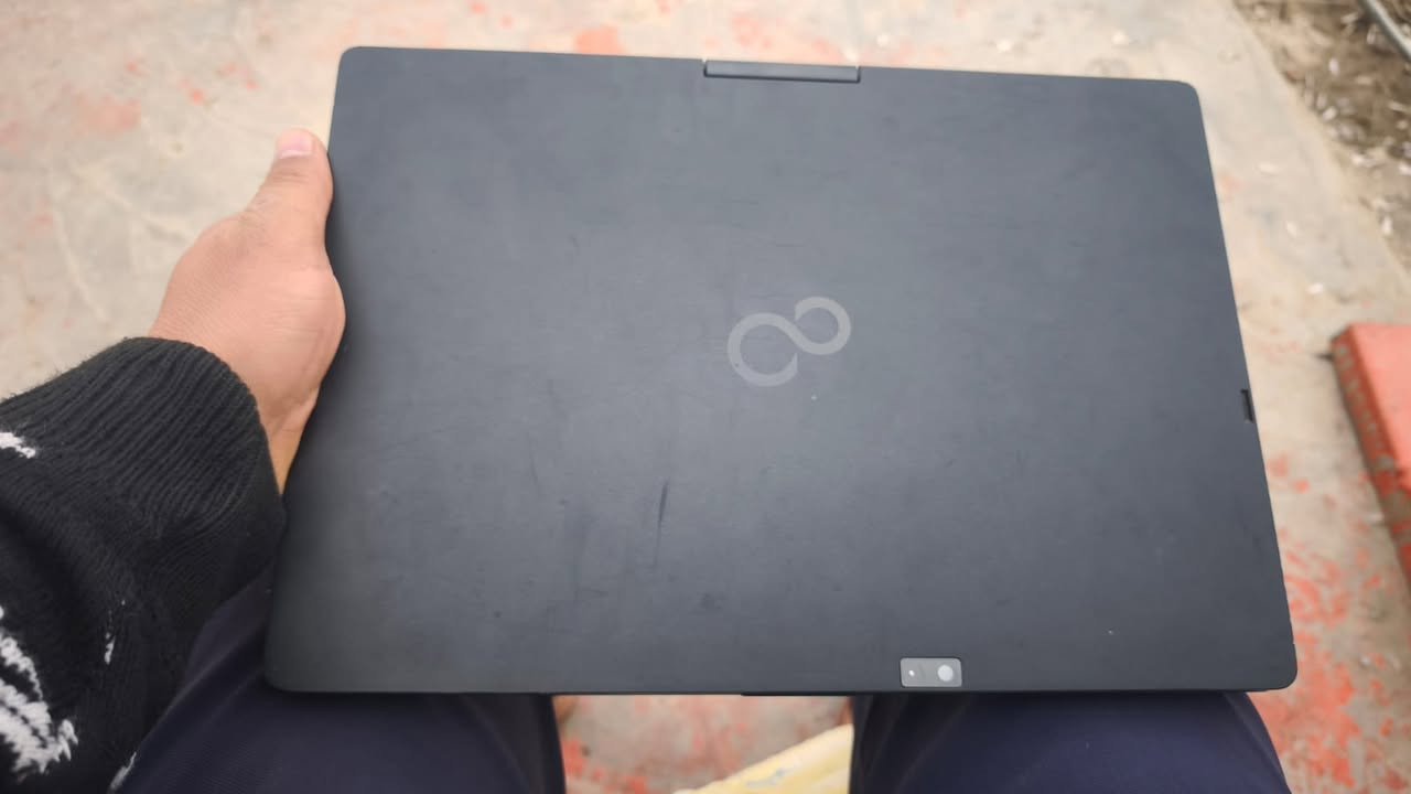 السلام عليكم عيد فطر مبارك--للبيع لابتوب FUJITSU شاشه لمس تفتر 360درجه داكره256 معالج CORE i5السعر280وبي مجال ويرهم مراوس حسب القناعه شعندك اكتب بل تعاليق***********بي واتساب
