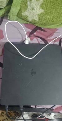 بلي 4 البيع مستخدم غراضه كامله كلهن 07833142061 السعر 260 وبيه مجال