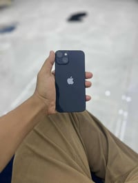 ايفون 13 عادي نضيف حيل ممفتوح كله بلادي ذاكره 128 بطارية 85 سعره 460 ب...