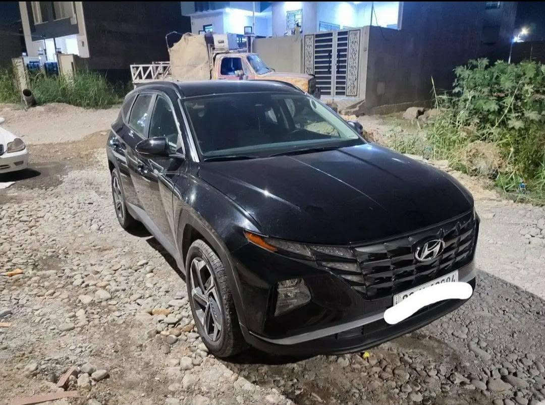 📣 للبيع: هيونداي توسان 2024 (فول مواصفات 1/1) 🔥
سيارة هيونداي توسان (Hyundai Tucson) بالشكل الجديد المميز، بحالة ممتازة وجاهزة للاستخدام بدون أي مصاريف، متواجدة في الموصل.

📌 تفاصيل الأوراق الرسمية والوضعية:
 الترقيم: مرقمة أربيل (رقم، فحص، وهزة جديدة بالكامل).
 الإيرباغات: سليمة 100% بشرط الفحص.

⚡ المواصفات والأنظمة الذكية (فول مواصفات 1/1):
 التشغيل: بصمة تشغيل + ميزة التشغيل عن بُعد.
 العدادات: شاشة إلكترونية ديجيتال بالكامل.
 الشاشة والترفيه: شاشة آيباد كبيرة، شاحن لاسلكي للهاتف (Wireless)، تحكم كامل من المقود (ستيرن)، ومثبت سرعة.
 المقاعد والصندوق: كشنات كهربائية بالكامل مع ميزة التدفئة (كشنات حار)، وصندوق خلفي يفتح ويغلق كهربائياً.
 التكييف: تبريد قطعتين (أمامي وخلفي) ممتاز.
 الجنوط (الويل): ويل كروم بلادي حجم R19 المميز 
 أنظمة القيادة: 4 وضعيات قيادة مختلفة لتناسب كل الطرقات ⁠(Normal - Smart - Sport)⁠.

🛡️ أنظمة الأمان ومساعدة السائق:
 رادار أمامي، جانبي، وخلفي متكامل.
 نظام تحديد المسار التلقائي.
 نظام AUTO HOLD للمساعدة في الزحامات.
 مانع تزحلق.
 نظام الإطفاء الذاتي للمحرك عند التوقف المؤقت لتوفير الوقود.

🛠️ حالة الضرر (واضح بالصور):
 صبغ في الجملغ (بدون أي ضرر في الدواخل).
 صبغ في الباب.
 عدا ذلك السيارة نظيفة جداً وجاهزة.

💰 السعر:
 175 ورقة (السيارة مرقمة كاملة وبسعر قفل ومنافس جداً) 🔥
📞 للاستفسار والتواصل (واتساب):
 ***********
 ***********
 ***********
