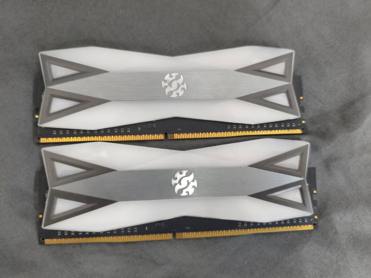 السلام عليكم رامات للبيع
XPG D60G
2X8 =16GB 
3200 MHZ CL16
سعرهن 125 الف قفل
مكاني موصل وعندي توصيل


**إذا كنت صاحب هذا الإعلان وتريد حذفه لأي سبب، رجاءا أرسل رسالة إلى الدعم الفني**
