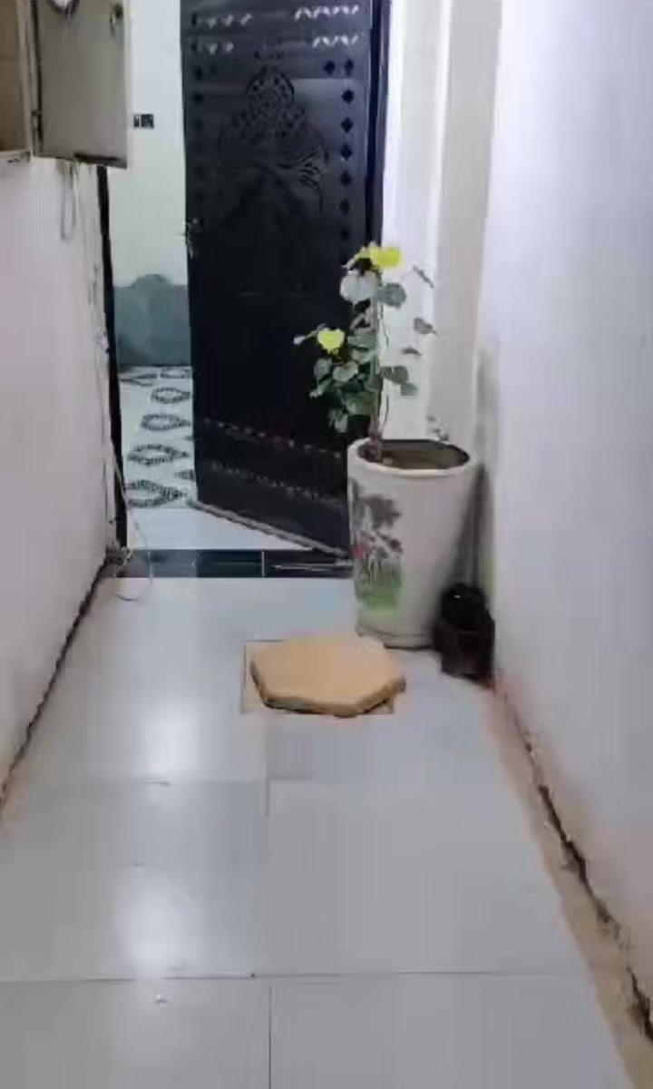 ‏🔸بسم الله الرحمن الرحيم🔸
‏
- بيت خلفي طابقين مساحه 105 طابو صرف
- السعر 120 وبي مجال 
- بناء حديث طابوك صب كونكريت فوك وجوه
- متوفره كافه الخدمات ماي مجاري كهرباء تبليط
- قريب عل مدارس
- الطابق الأول
- دوانيه وصاله ومطبخ وغرفه وصحيات
- العنوان : ذي قار - حي المعلمين
- للأستفسار الاتصال على الرقم ***********
#مكتب_الانصاف_للعقار #ناحيه_أور
#مكتب_الكرامه_للعقار #حي_الكرامه
