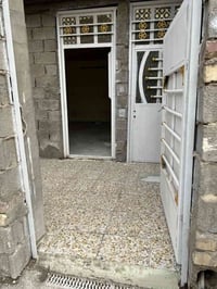 الطابق الاول :- استقبال حولي كبير غرفة نوم منور وصحيات داخلية وخارجية ...