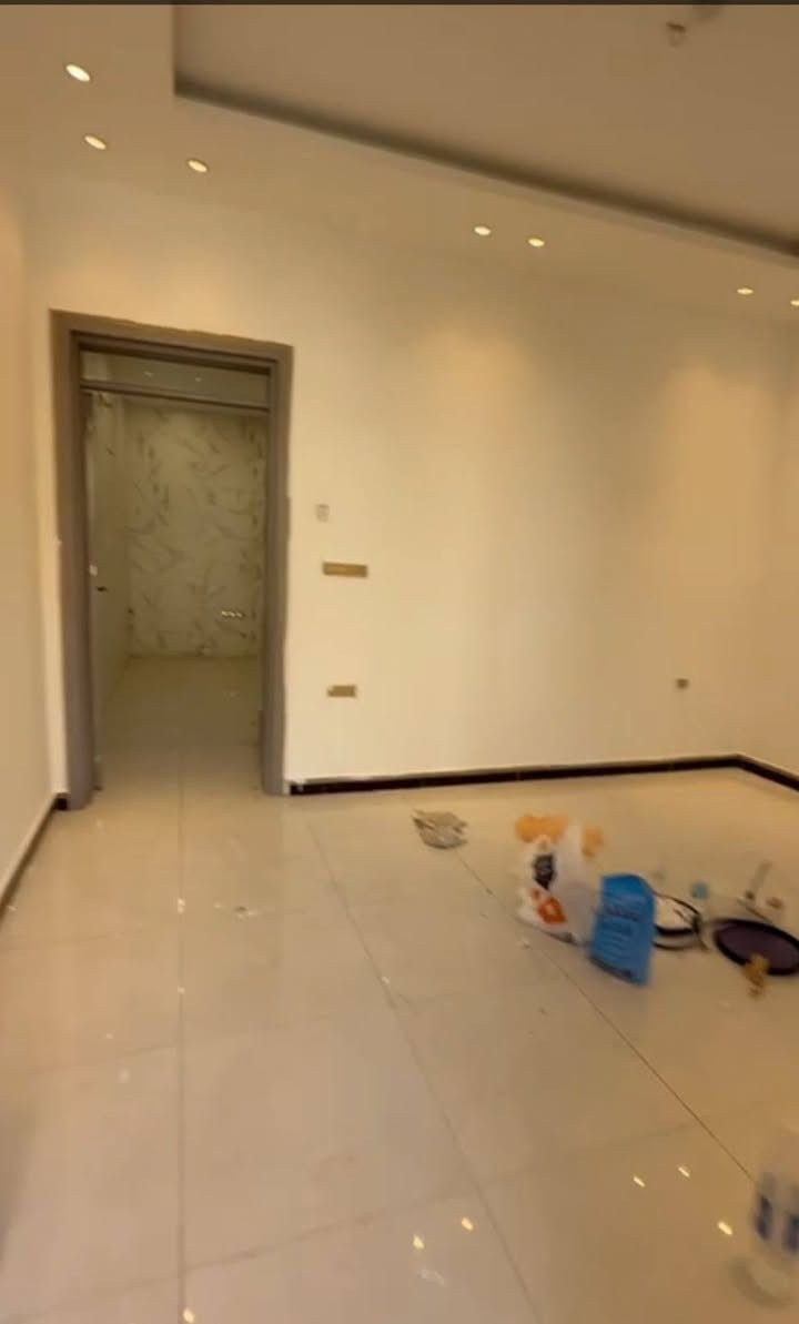 🏡 #مشتمل_حديث_بناء_2024_للايجار  🏡

📍الموقع :- حي الجامعة _ الخارجية 

♻️المساحة :- 50 متر 

◾️الطابق الارضي : مدخل _ صالة_ مطبخ _صحيات .
◾️الطابق الاول : غرفتين نوم ماستر .
◾️الطابق الثاني : غرفة نوم ماستر .

⁉️ لمعرفة الإيجار اكتب رقم 10 بالتعليقات.

🌐للمزيد من العروض لطفاً الاشتراك بقناتنا على التليجرام :
https://t.me/Ajarty

واتساب 👇🏼
https://whatsapp.com/channel/0029VaDf8d14yltRzy5EwZ15

📍عنوان الشركة : حي الجامعة _ بداية شارع المركز 
 
📌للمعاينة والاستفسار : يرجى التواصل على الارقام التالية 📲
***********
***********
