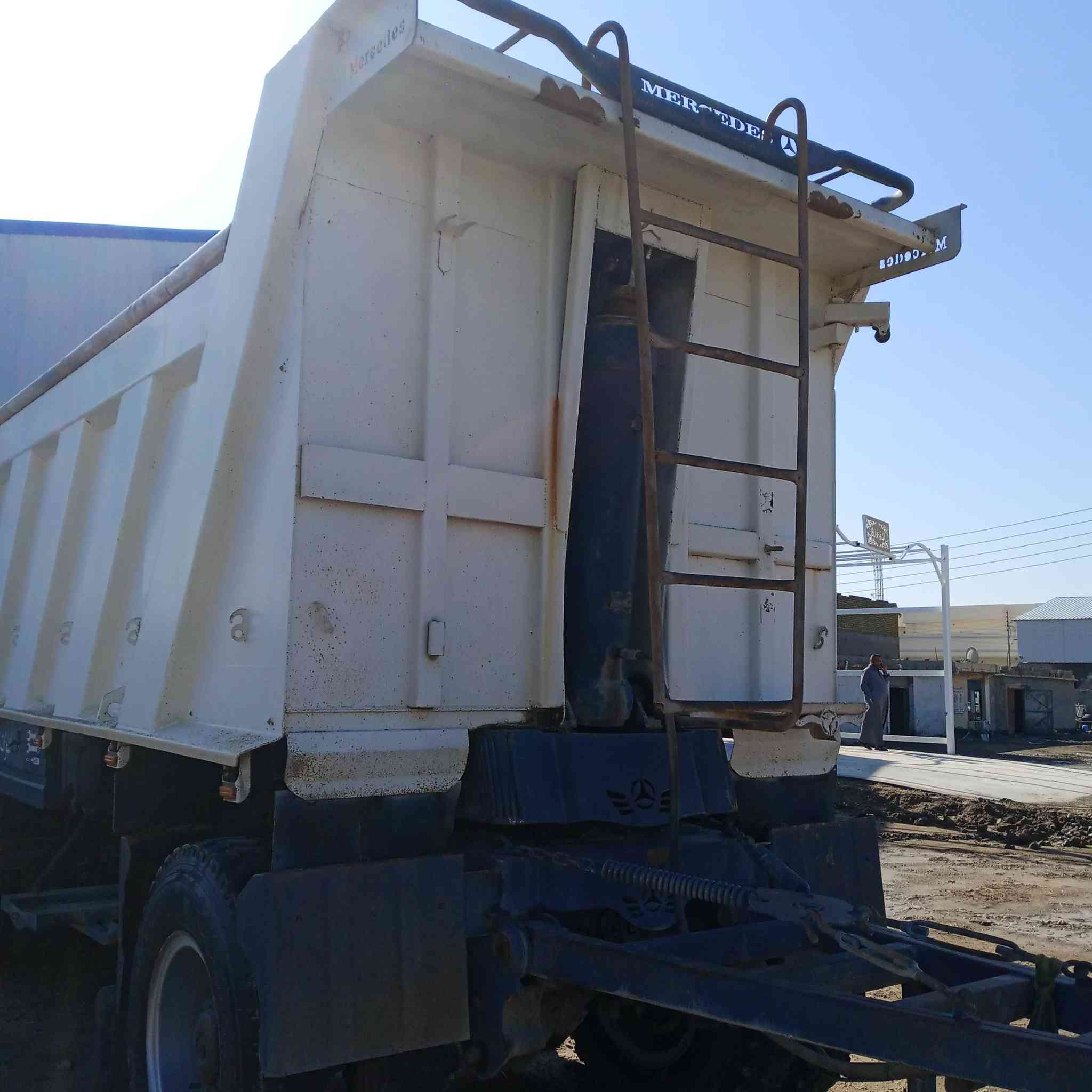 للبيع مقطوره قلاب حديد وكراني تخم تاير عنوان واسط الزبيدية ***********,,***********
