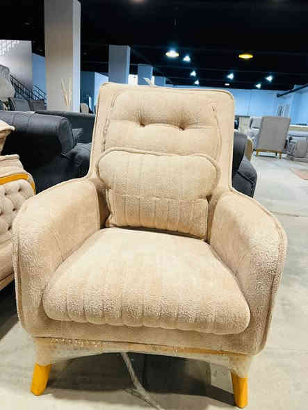 مۆدیلی سولتان قوماشی خاولی زە مانی پینج سال پشتی ئە کری بە سیسەم 
نرخی 875 هە زار گە یاندن بۆ ناو شاری سلیمانی بی بە رامبەرە 

***********
