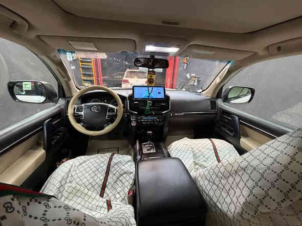 لاندكروز 2011 ستينية
كفالة عامة من صبغ وحادث وتبديل  
ماشية 114 الف   
شرط ترايك زيرو حدادية 100/100. تخم تاير ياباني.  

السعر 360 $ وبيها مجال قليل جدا
واكو كلشي بالسوك بس النظيف والجاهز يختلف
مكان السيارة ميسان مركز المدينة
رقم بغداد بأسمي
الا تصال ***********
