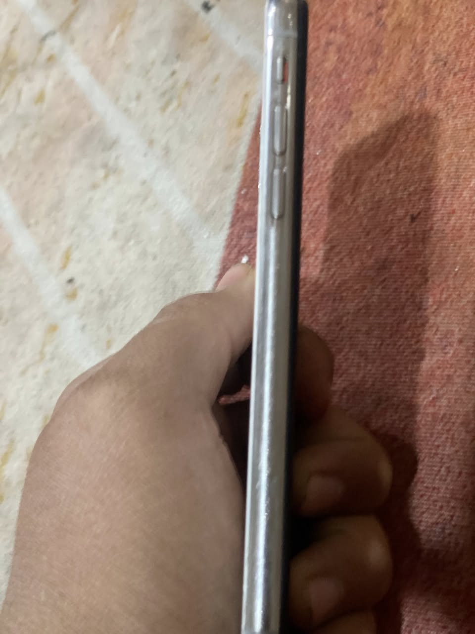 سلام عليكم ايفون ‏ اكس للبيع مبدل شاشة فقط بطارية ما مبدل بطاريتة78بس مرفوعة فيس ايدي شغال ضهرة مثل ما موضح بالصورة جهاز كلش حلو لايصرف شحن لا شي ابد جهاز يخبل ذاكرة64 بيع او مراوس سعر اتصل او واتساب ***********
