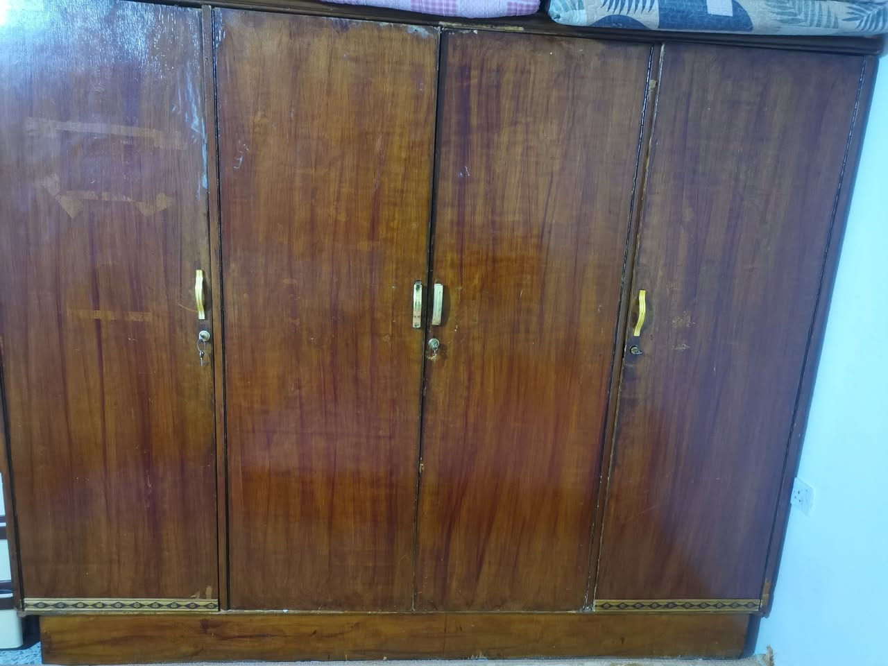 كنتور اربع بيبان مابي ضرر١٢٠ دوشك نفرين مابي ضرر سعة ١٠٠ جرباية نفر دوشمة جديدة جلد اي ضرر مابية سعرة ٦٥ لا يوجد توصيل ***********
