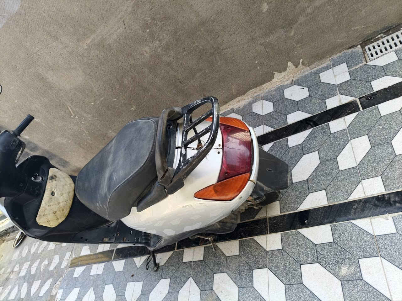 دراجه سبيسي شغاله كهربائياً شغاله مكينه مفتوحه مره وحده مكينه نضيفه خير من الله *********** رقمي ومكاني قضاء الحي السعر ٣٥٠وبيها مجال الخاص مفتوح
