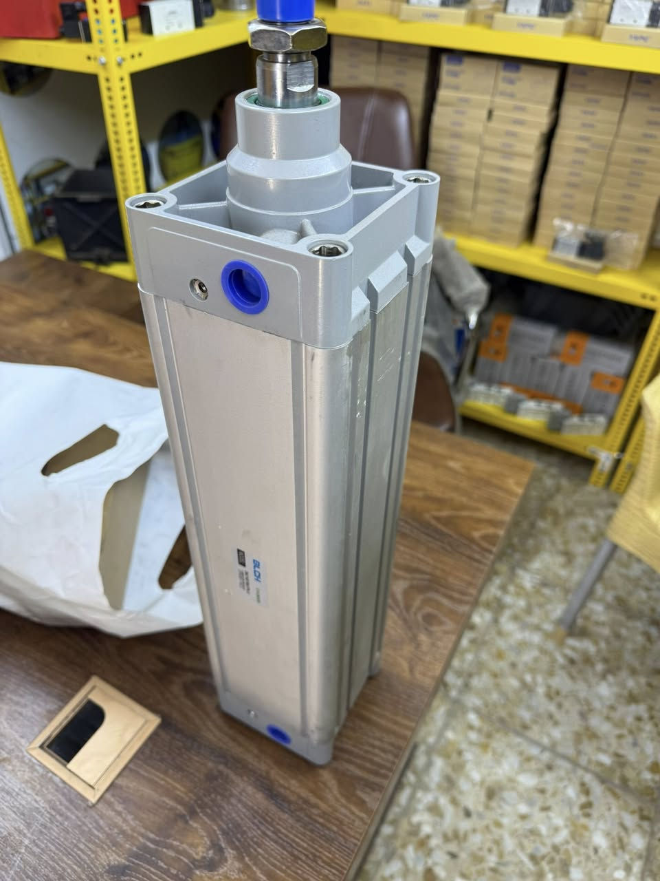 � شركة أبو غازي للتجارة العامة 🔹
للـاستيراد والتجهيز المباشر لجميع الأدوات الاحتياطية لمعامل:
🏗️ الكونكريت (الجاف والرطب)
🛣️ الأسفلت
🧱 البلوك
⚙️ الكسارات

📦 المتوفر لدينا:
1️⃣ قوايش ناقل المواد
2️⃣ كيربوكسات براين
3️⃣ كيربوكس قوايش
4️⃣ بوايات سمنت بجميع القياسات
5️⃣ هزازات مواد بجميع الموديلات
6️⃣ براينات الإسمنت كافة الأنواع
7️⃣ جكات الهواء ومستلزماتها
8️⃣ رولات القياس بجميع الأحجام
9️⃣ فلاتر سايلو الإسمنت
🔟 خلايا الوزن الكورية الأصلية
1️⃣1️⃣ شاشات المواد
1️⃣2️⃣ عدادات الماء (ميكانيكي وإلكتروني)

🛡️ جميع الأدوات بضمان حقيقي لمدة 3 سنوات
🚚 خدمة توصيل إلى جميع محافظات العراق

📍 موقعنا: بغداد – باب الشيخ
📞 *********** – ***********
