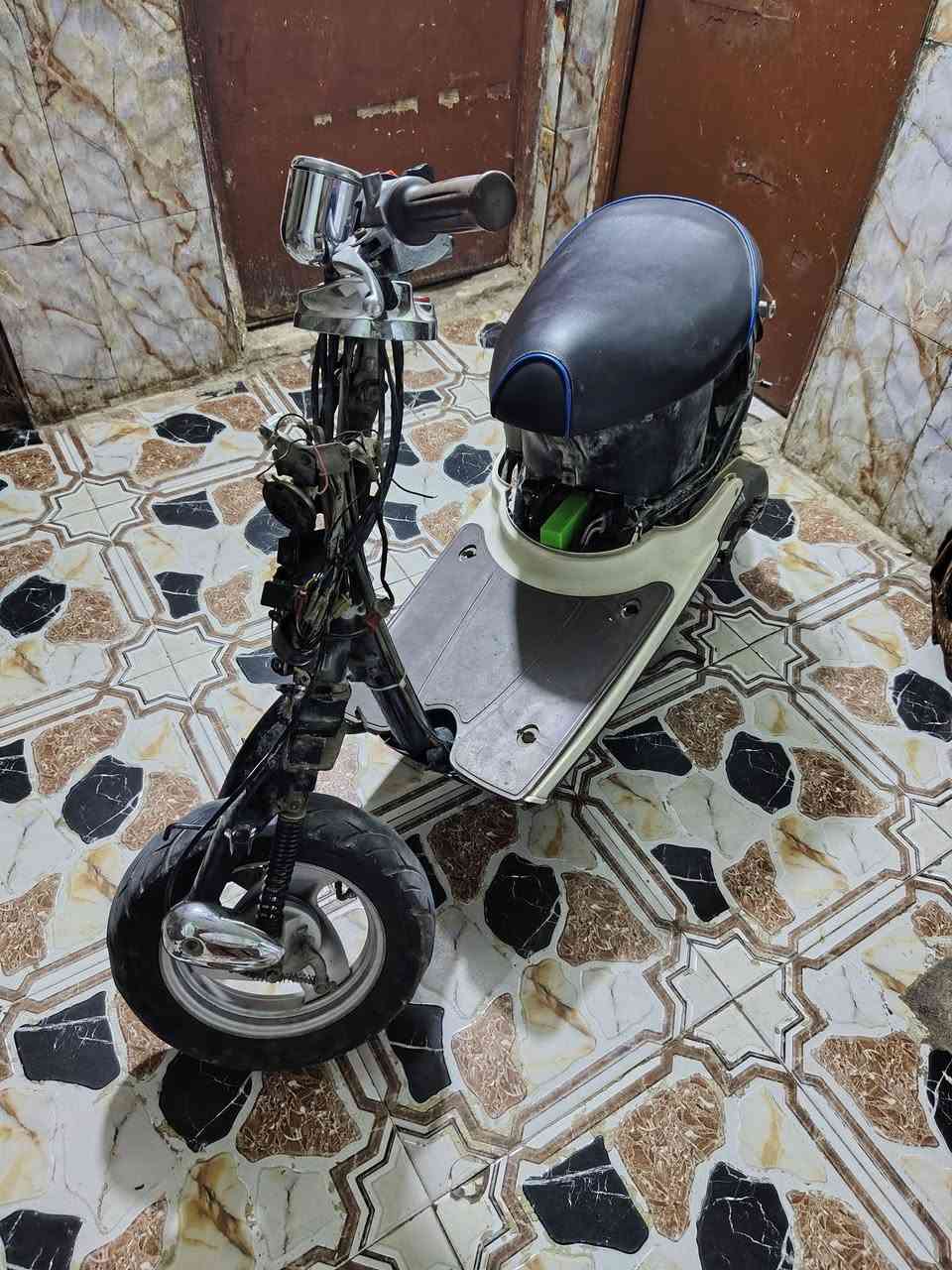 مصريه شرط الشغل سلف هندر سويج واحد عوزها بس كفرات مكاني ناصريه مركز السعر200 الف قفل
***********
