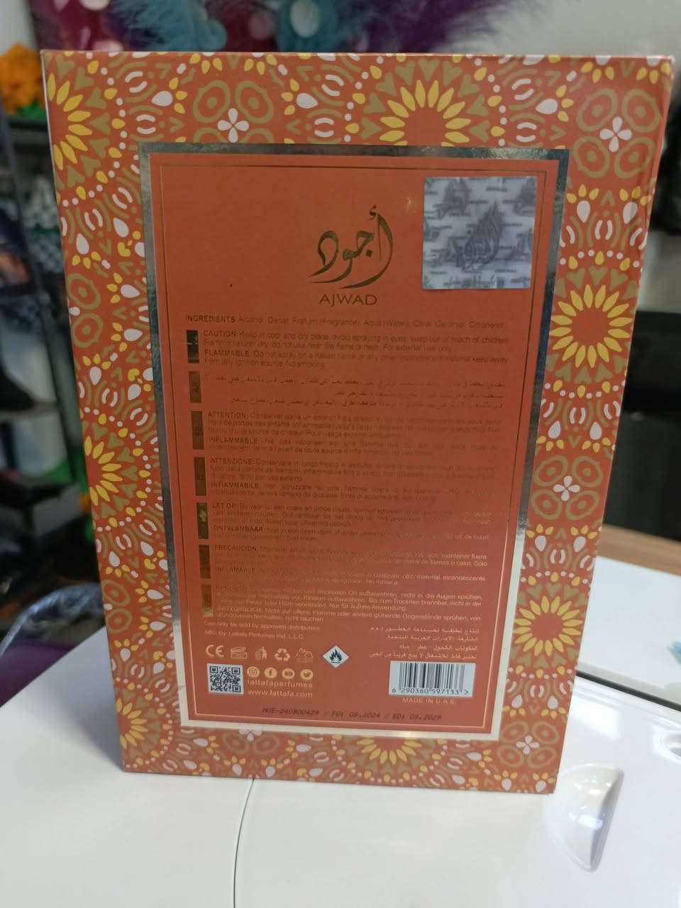 هذه العبوة هي عطر "أجود بينك تو بينك" (Ajwad Pink to Pink) من شركة لطافة للعطور للجنسين، وتأتي بحجم 60 مل.مكونات العطر: يتميز العطر بمزيج من الفواكه، الزهور، والمسك، حيث تشمل مقدمته الجوافة والجريب فروت الوردي، بينما يحتوي القلب على الورد والفاوانيا، وتتكون القاعدة من الجلود والمسك.الوصف: يوصف بأنه عطر فاخر وحلو، مناسب للمناسبات، ويتمتع بثبات جيد.
متوفر قطعه وحدة فقط 🌹🌹
الحجز خاص.. #الجميع


**إذا كنت صاحب هذا الإعلان وتريد حذفه لأي سبب، رجاءا أرسل رسالة إلى الدعم الفني**
