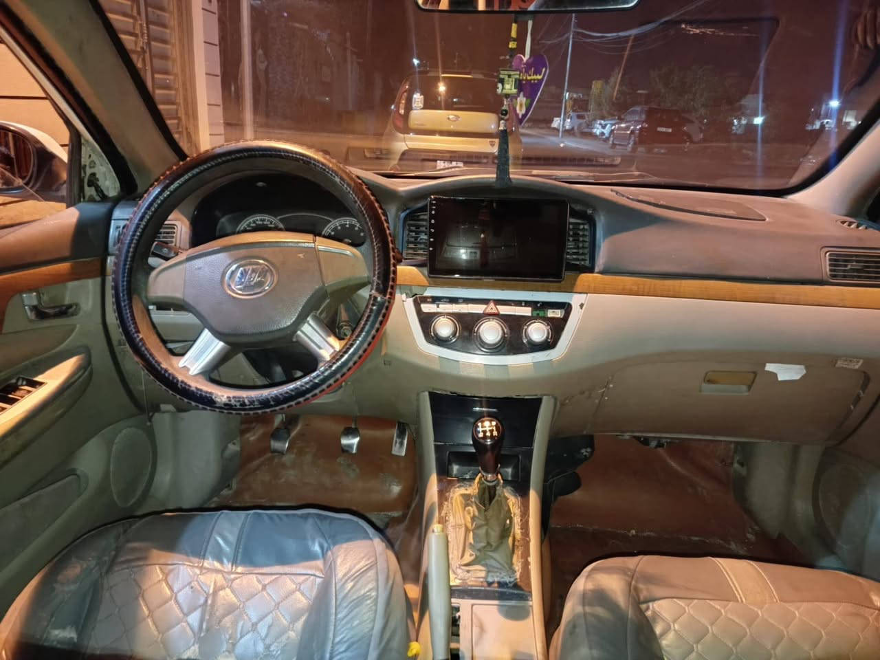 سلام عليكم سيارة نيفان صيني موديل 13 سيارة مكينة كير تخم تاير شاشه كامره رقم كربلاء إنكليزي هزه جديده سياره باسمي مداور ثاني يوم عنوان السياره كربلاء سياره ضربتهة  جهة الجاملغ الأيسر سعر السياره 32 ورقه وبيهة مجال شي بسيط مستعجل على بيعه غير متواجد على االفيس رقم الهاتف ***********
