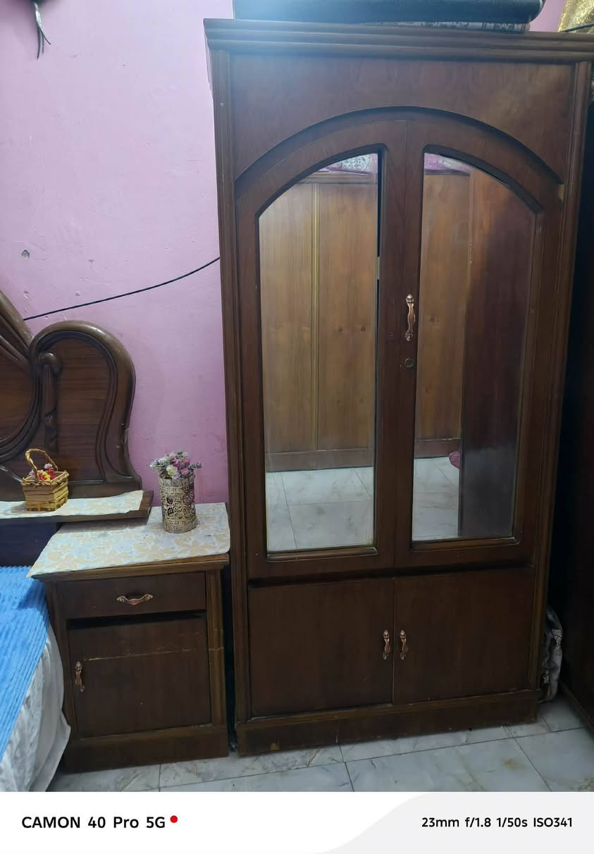 غرفة نوم للبيع سعر 500 مال محتاج وبيها مجال للشراي العنوان حي العسكري شارع الصدر الثالث مكلف بالنشر الاستفسار الرقم ***********
