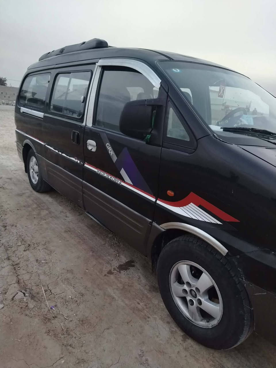 عليكم ستاركس 2007 رقم انكليزي بسمي مصفره هيئه وغرامات  گشر مكفول من صبغ وتبديل گير ومحرك وحداديه تخم تاير دوشمه كهربائيات كله عشرط السعر 70وبيه مجال الاتصال عرق*********** واسط الحفرية
