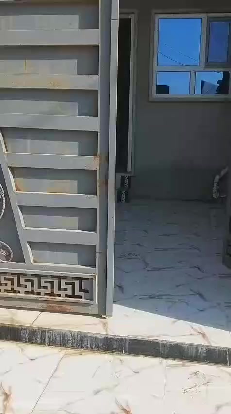 السلام عليكم بيت للبيع مساحه 100متر طابق واحد غرفه نوم واستقبال وهول ومشتملات داخل وخارج ومطبخ وكراج وبي وصل بلدية سعر مناسب الاتصال ***********
