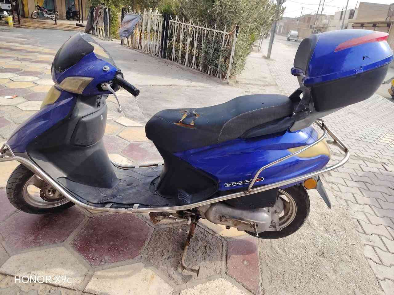 سبيسي ماليزي دراجه ناعمه وحلوه السعر 300 وبيهه مجال ***********
