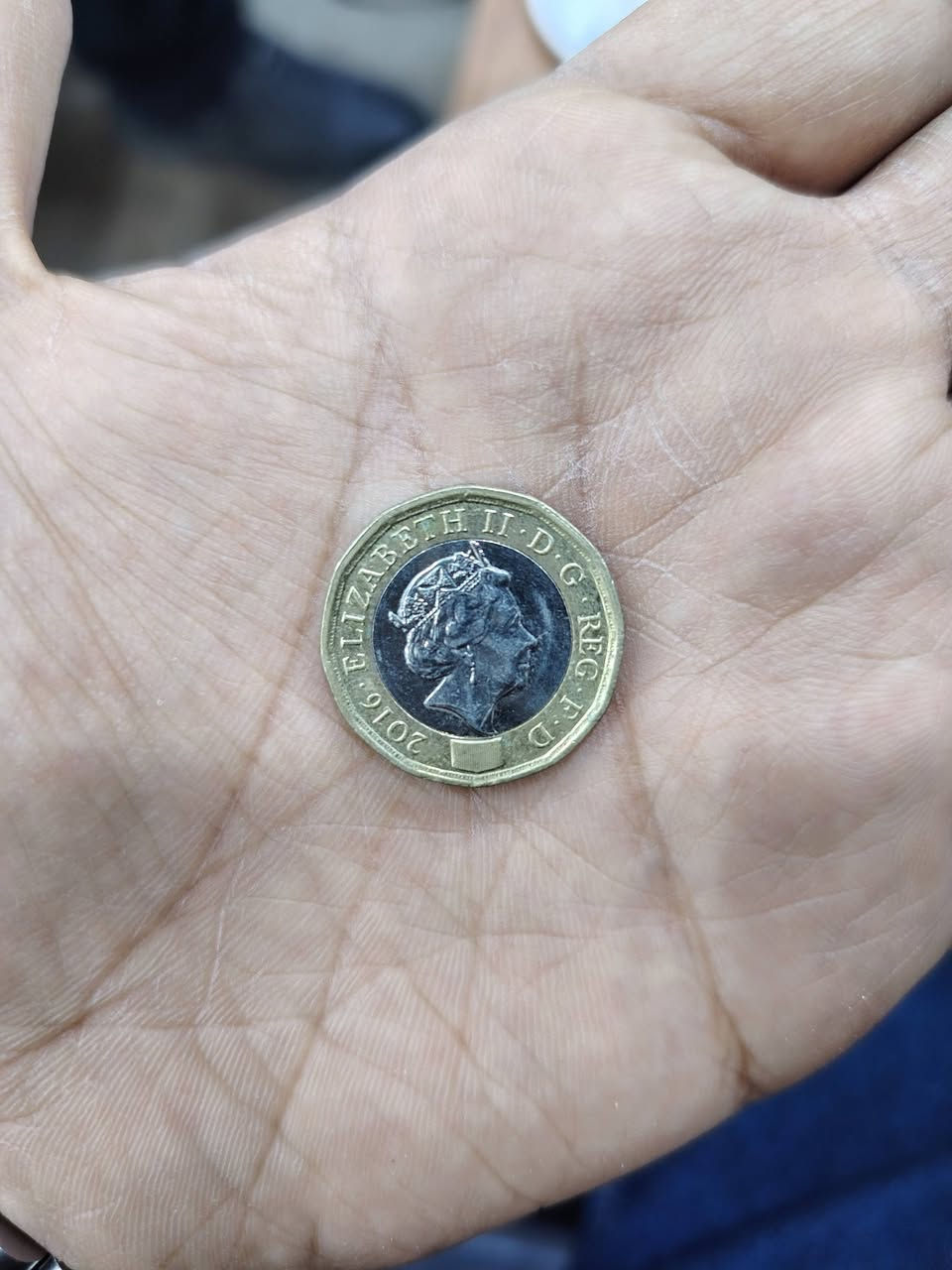 سلام عليكم عندي هاي العملات اشةد تسوه ومنو يشتريها


**إذا كنت صاحب هذا الإعلان وتريد حذفه لأي سبب، رجاءا أرسل رسالة إلى الدعم الفني**