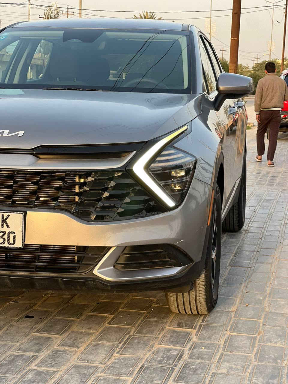 Kia Sportage 2024 .X4
مواصفات السيارة:. تحديد مسار /قيادة ذاتية/مثبت سرعة/3مودات قيادة /مانع أنزلاق/سايد بريك بصمة/نضام نزول منحدرات/تدفئة كشنات/أوتو هولد/دفع كلي X4/بعد هواي مواصفات السيارة مبدل بنيد و چاملغ الخلفي و الامامي و باب الچنطة شوية منة بيهم تصليح . بدون أيرباك ولا دواخل ولا شواصي ولا لغود مكفولة السيارة 

مرقمة بغداد بأسمي تحويل مباشر و ترهم بيع و مراوس .

للاستفسار . ***********
