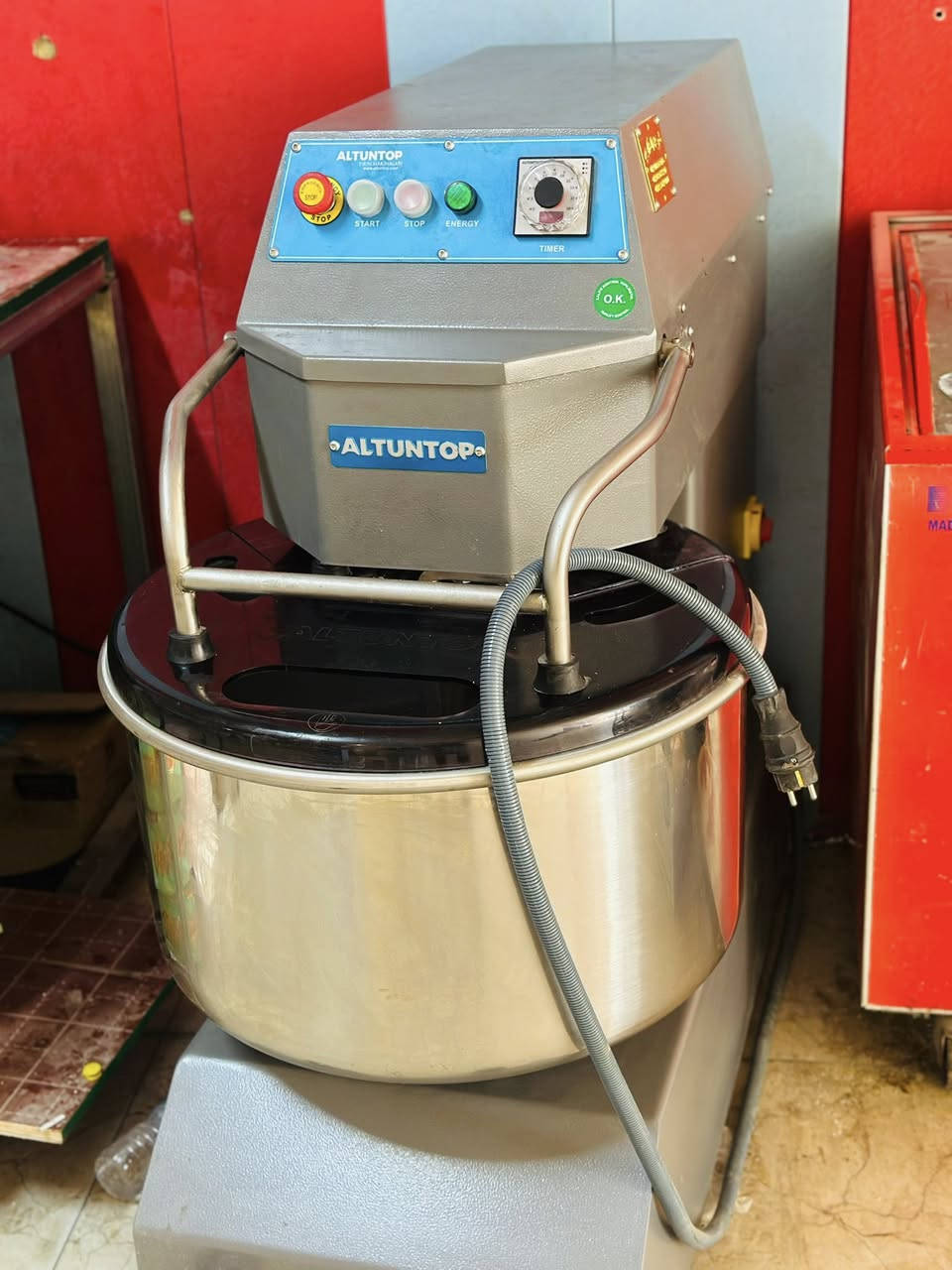 عجانه تركي للبيع ما مستخدمه ابد  ردنه نفتح فرن وما فتحنا تجي وتشوف بعينك اذا مشتغلين بيها تاخذها بلاش قيم وأخذ والي يكسر بسعرها لا يخابر رحمه لوالديكم مكاني بغداد الغزاليه شوف بعينك بيش مأخذها وشوف صارلها شكد  ***********بي واتساب
