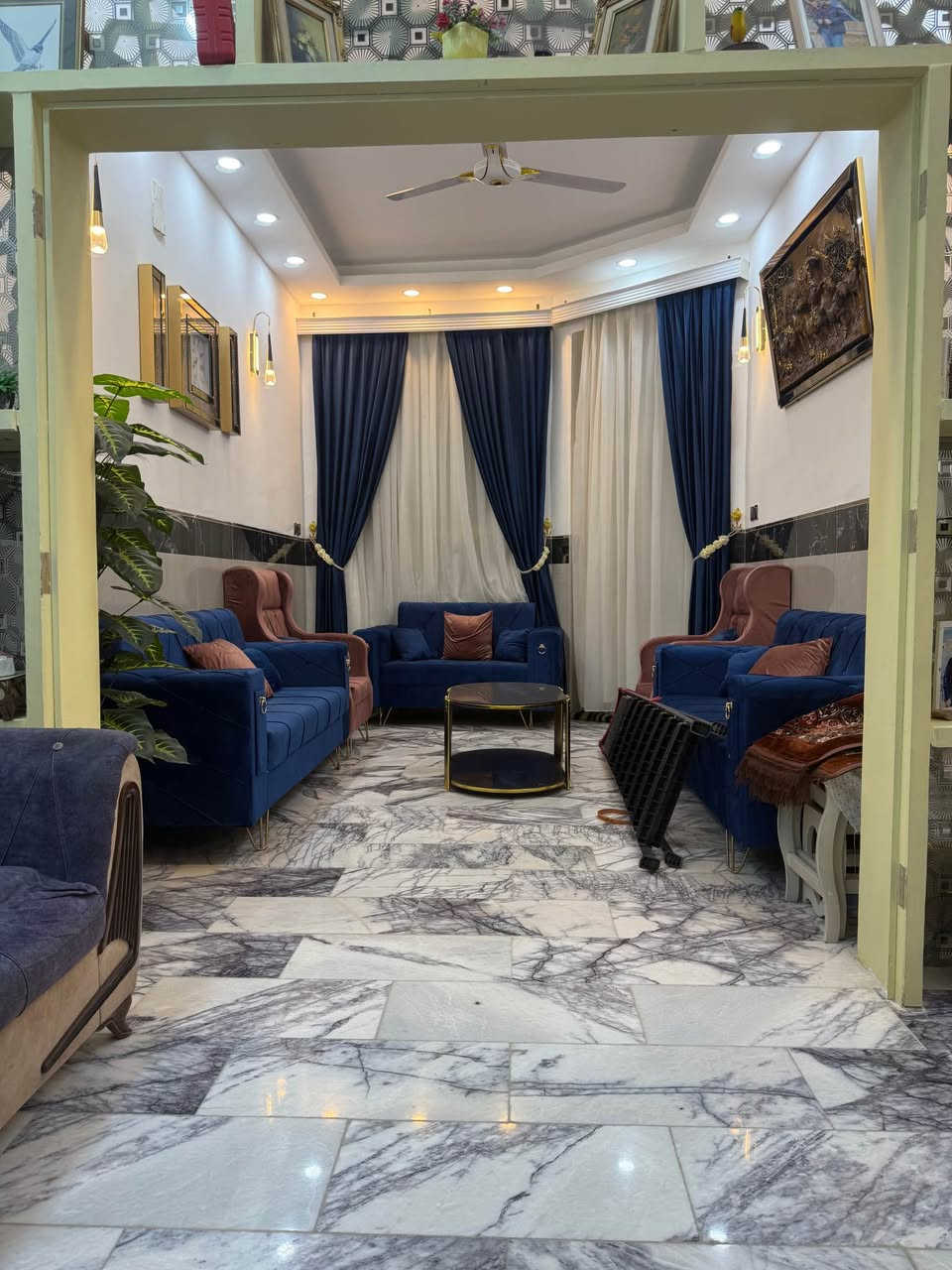 السلام عليكم بيت للبيع سند 25  شارع 80 وره مول نون على التبليط خدمات كامله مي مولده ذهبي تبليط بلباب مجاري 100 متر 5*20 بناء حديث 3 غرف نوم صحيات فوك وجوه البيت واجهيه حجر والارضيه مرمر والطابوك كله جمهوري والله متعوب عليه وبعد هواي تفاصيل للاستفسار اكثر 
*********** Левокумский район, Ставропольский край
