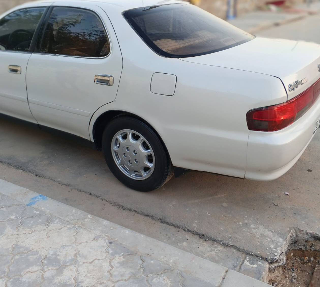 سلام عليكم كرستا نفخ لؤلؤي مكفولة كص ونقل ومصبوغة جمالية مكينة وكير جدد بصرة 14
كهربائية شغالة وتخم تاير جدد حدادية جديدة موديل 95 
السعر:68 وبيها مجال 
السكن: البصرة/الزبير/حي الصحفيين
الهاتف:***********
