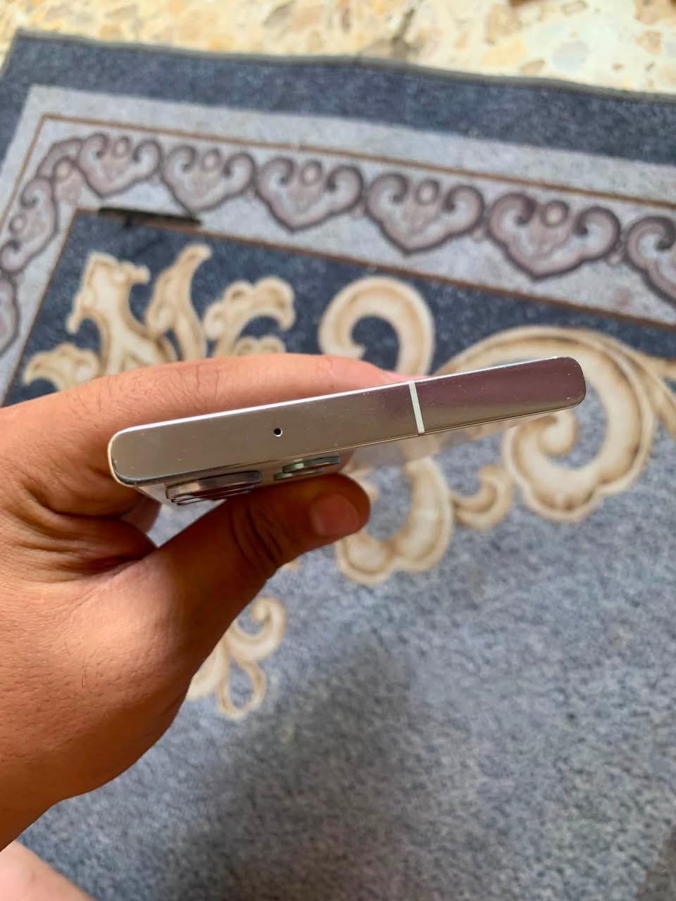 سامسونك S23 ultra للبيع
الذاكرة 256 شرق اوسط خطين 
بيه بس نقطتين سود ما مأثرات عليه بشي
السعر 450 ألف ناصريه مركز *********** 
م/ اتصال رصيد وواتساب فقط ماعندي ماسنجر
