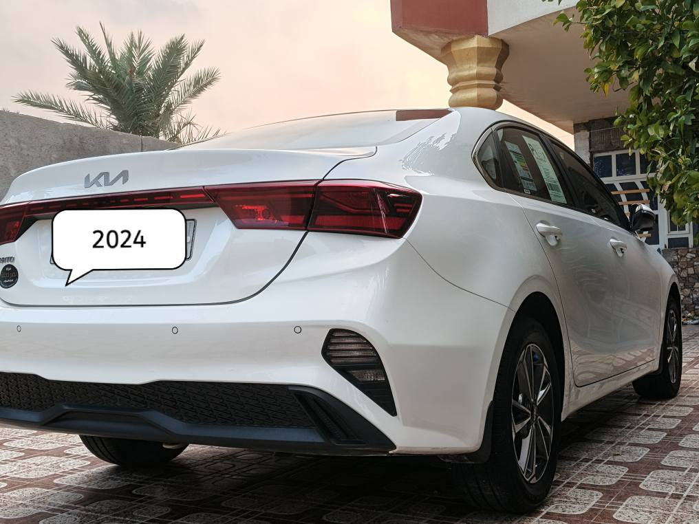 السلام عليكم سيراتو موديل 2024 فول مواصفات ١/١ وضع شركة رقم بغداد تحويل ثاني يوم مكفولة كفالة عامة محرك  2000 ماشية 37 كم عنوان واسط العزيزية للاستفسار ***********
