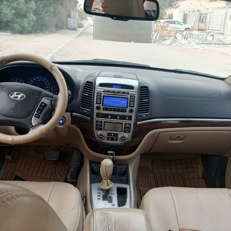 السعر ١٧٠ وبيه مجال للبيع او المراوس مكان السياره نجف رقم الهاتف *********** محرك V6
سلام عليكم هونداي سنتافي 2012 لون ابيض رقم بغداد انكليزي بأسمنه سنويه لل٢٩ تحويل ثاني يوم سياره جاهزه من كلشي مكفوله من صبغ وتبديل 
بيه ملاحضات بسيطه شوف العين
مكينه وكير جاهزات حداديه جديده 
تبريد ثلج تدفئة شغالة كهربائيات كلها تشتغل مابيه نقص 
مواصفات 1/1  فول الفول 
محرك ٦ سلندر 3500 
فور ويل 
سبعة راكب 
٣ قطع تبريد 
سلايت 
بصمه تشغيل + ابواب+ جنطة 
مري شفط + اشاير بل مري 
كشنات جلد بلادي
ارضيه جلد بيجي 
فول تحكم ستيرن 
كامره 
حساسات 
ويل كروم ٥ 
كشن كهرباء
دبل كزوز
تبريد بيانو دبل شاشة
وبقيه المواصفات المعروفه النجف, العراق
