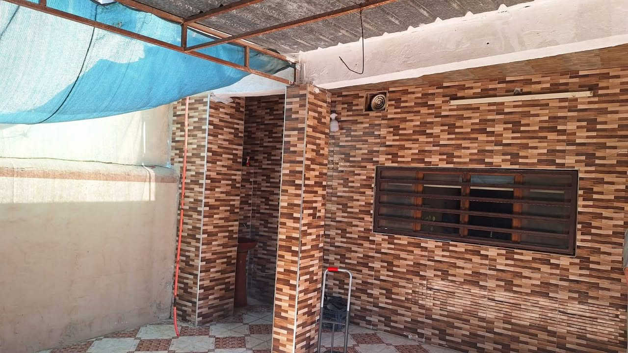 🏡 فرصة مميزة لامتلاك منزل في أحد أرقى مناطق حي الجامعة
🔹 للبيع منزل بمساحة 200 متر مربع
📍 الموقع: حي الجامعة – قرب المدرسة الصينية، منطقة هادئة وراقية، مناسبة للسكن العائلي.
✅ طابو ملك صرف.
يتكون المنزل من: ✔️ غرفتي نوم.
✔️ غرفة استقبال.
✔️ صالة.
✔️ مطبخ.
✔️ بيتونة.
💰 السعر المطلوب: 110 مليون دينار عراقي (قابل للتفاوض مع الجادين).
📞 للاستفسار أو تحديد موعد للمعاينة، يرج التواصل على الخاص أو الاتصال. واتساب فقط 
 ***********
