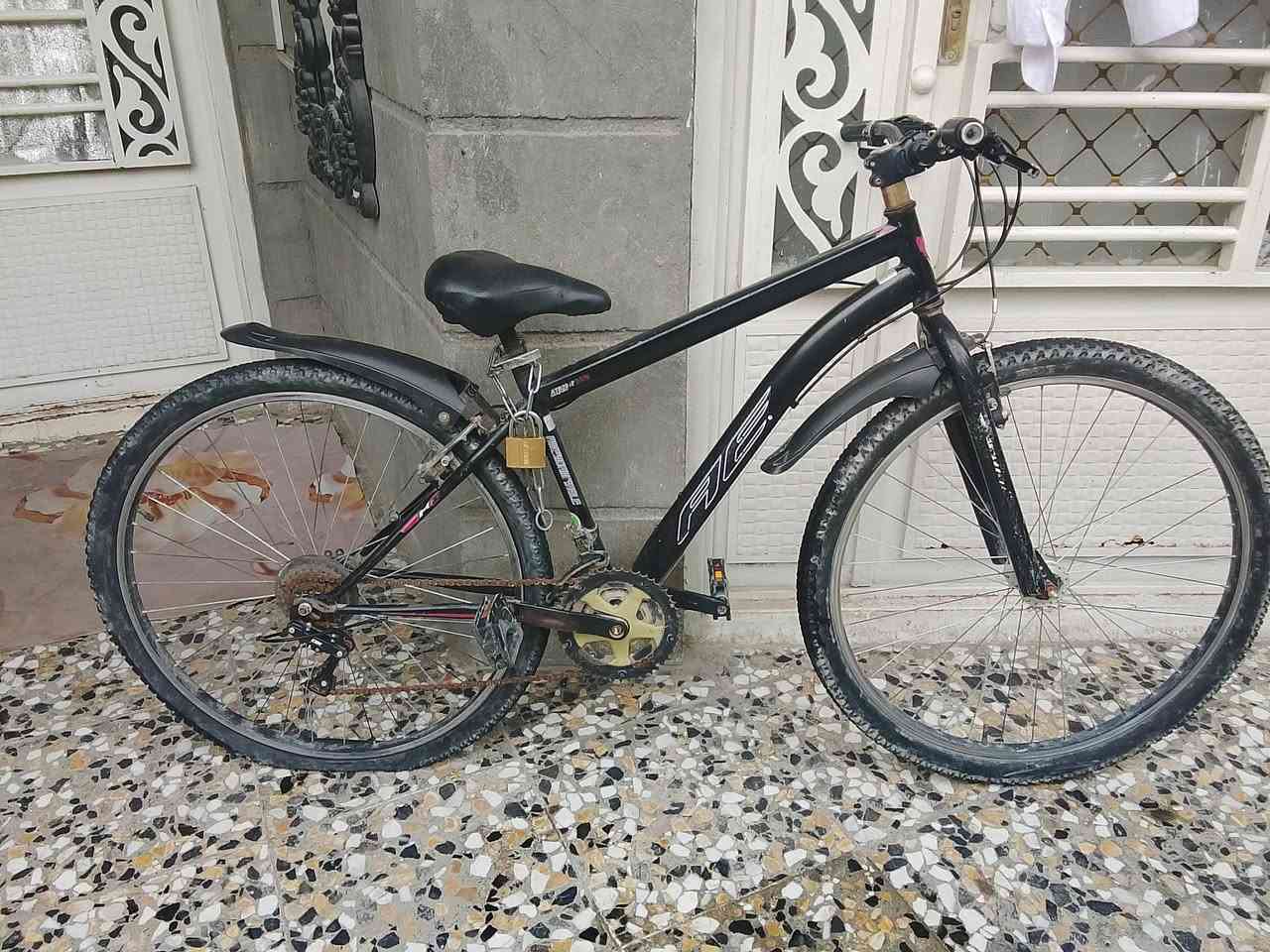 بايسكل امريكي نضيف حجم 29  سعرة 150 او مراوس بلابتوب  سبب البيع محتاج لابتوب للدراسة


**إذا كنت صاحب هذا الإعلان وتريد حذفه لأي سبب، رجاءا أرسل رسالة إلى الدعم الفني**