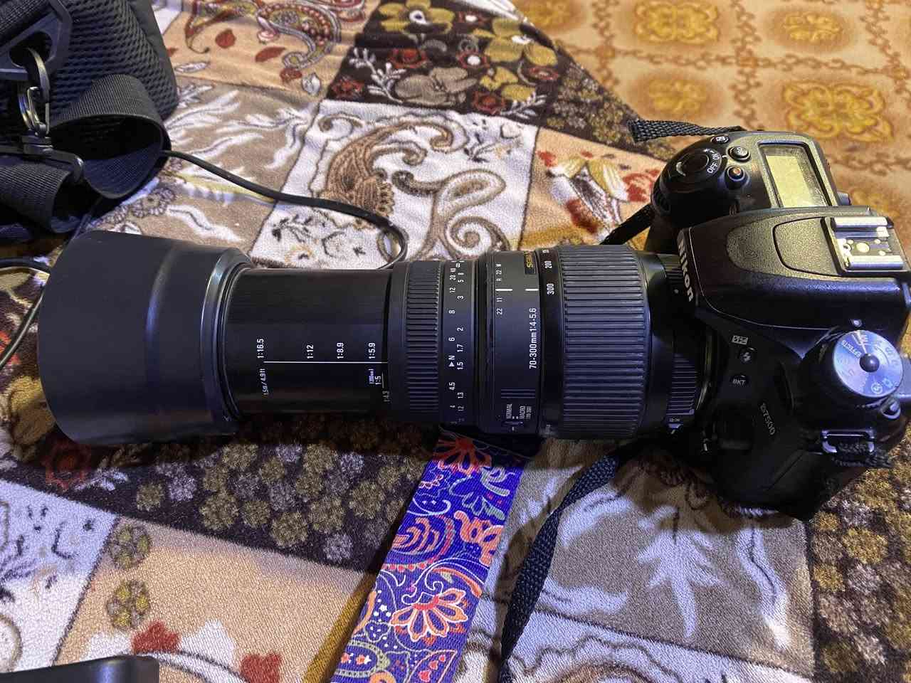 نيكون 7500D مع عدسه 70. 300 شتريته جديده ضالي شهرين و هسه اريد ابيع سعر مليون قفل مع جميع ملحقات رام و جنطه و شاحنه و بطاريه وتساب ***********
