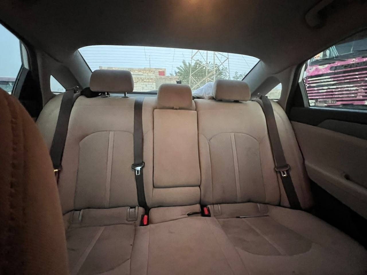سوناتا 2017 وارد امريكي ضربتها جاملغ جهت السايق كما موضح في الصورة تبريد فول ثلج تحكم استيرن تخم تاير جديد حداديه نص عمر وباقي التفاصيل الاتصال على الرقم *********** اثير و اسيا *********** المكان الديوانية

