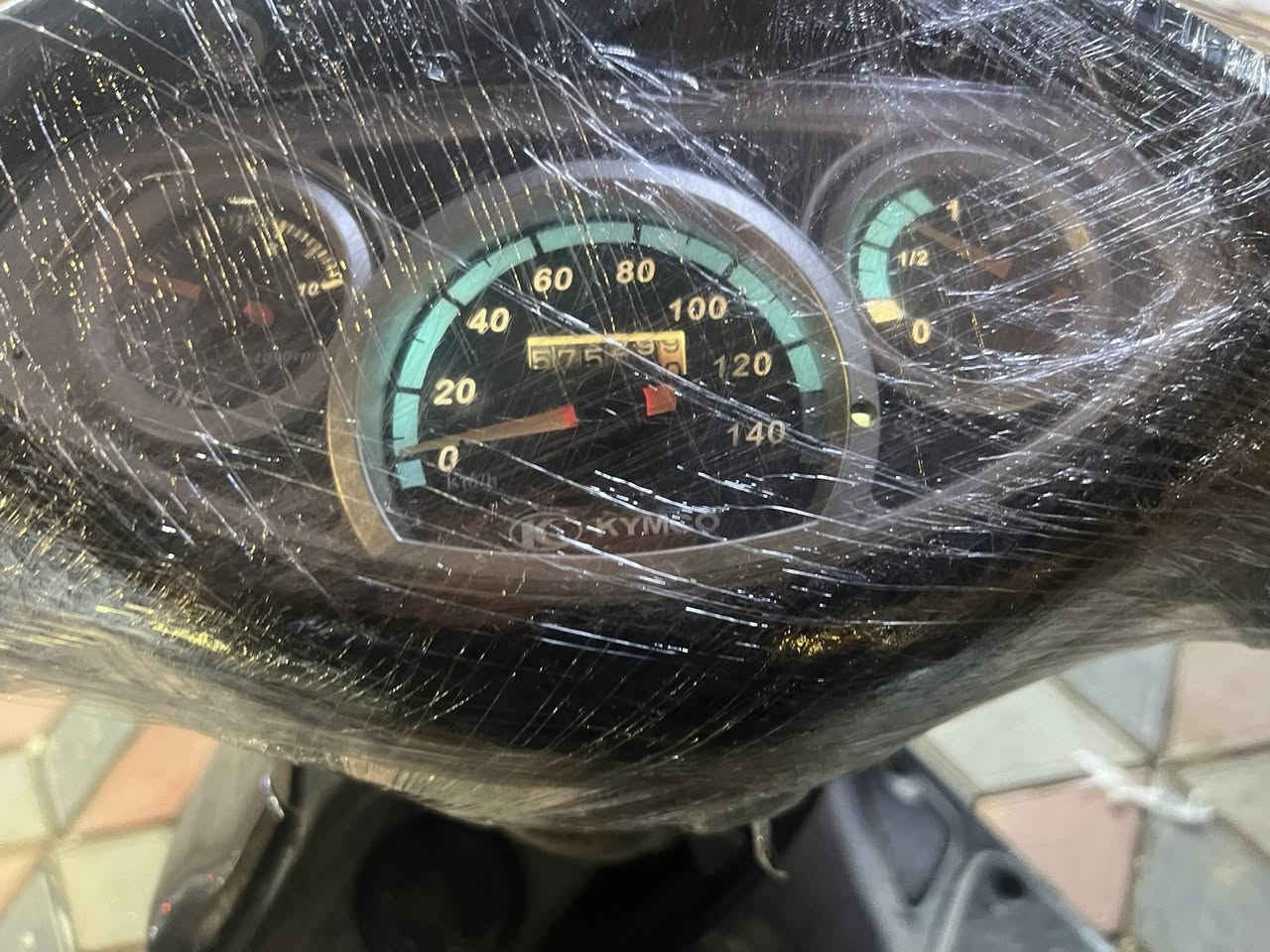 سلام عليكم كامكو G4 140 كلها على وضع البلادي دبلات فول سلف باتري اشاير هوران عداد بريك دسك بك لايت الدرجه كلها مختمه بلاد  الدرجه مجفته تجفيت مضبوط الدرجه نظيفه اب شكل كفرات اصليات مال البلادي المختمات السعر 350للتواصل***********مكاني نجف حي الكرمه شارع كميل يم ابن هندول ملاحظه الدرجه مامغسوله وكهربائيات كله شغال
